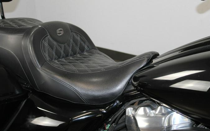 Harley-Davidson® Electra Glide® Standard 2019 FLHT 675141B BLACK