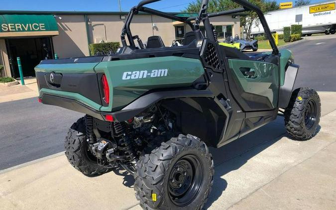 2024 Can-Am® Commander DPS 700