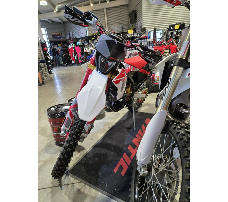 2025 Fantic Bikes XEF250