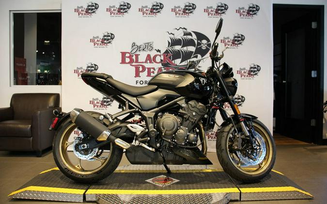 2026 Triumph Trident 800 Jet Black