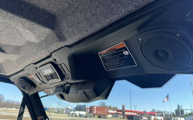 2022 Can-Am Defender Limited HD10