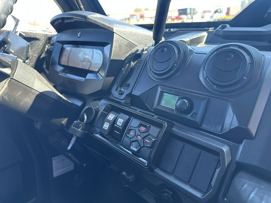 2022 Can-Am Defender Limited HD10