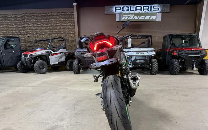 2025 Kawasaki Z900 SE ABS