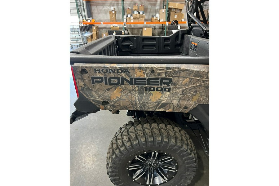 2023 Honda Pioneer 1000-6 Crew Deluxe