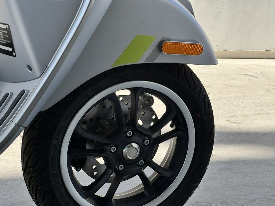 2024 Vespa GTS Super 300 Tech