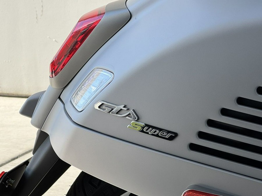 2024 Vespa GTS Super 300 Tech