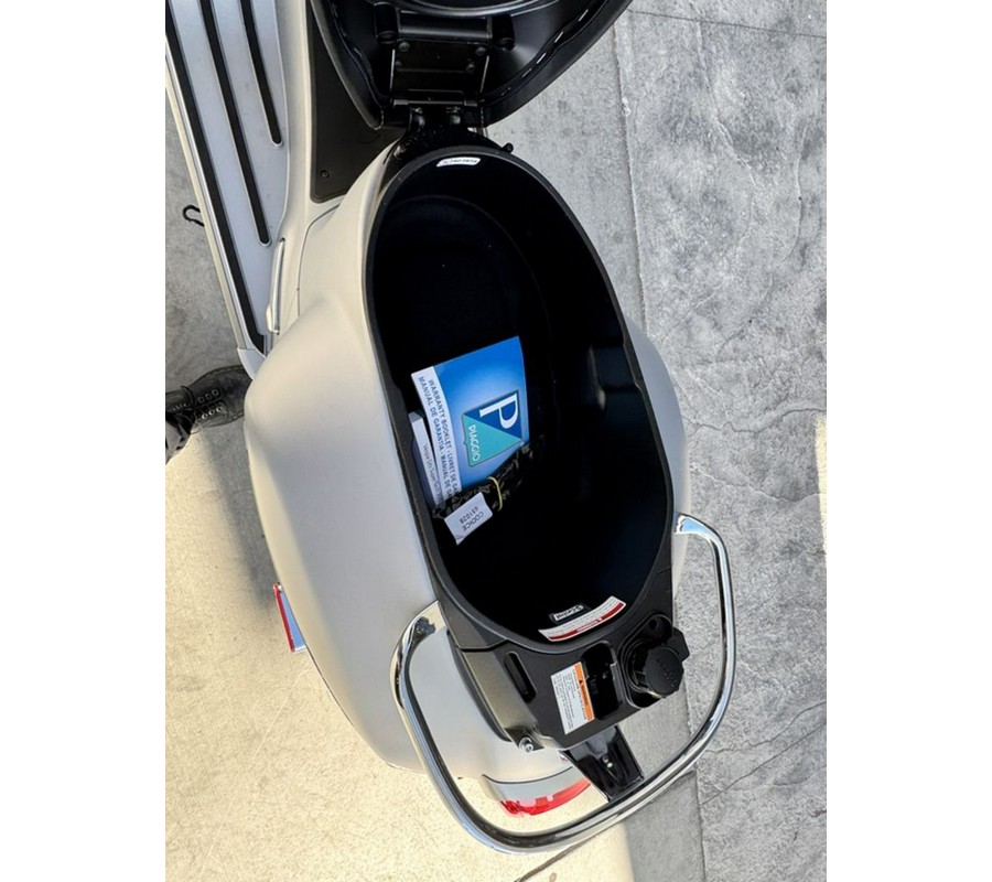 2024 Vespa GTS Super 300 Tech