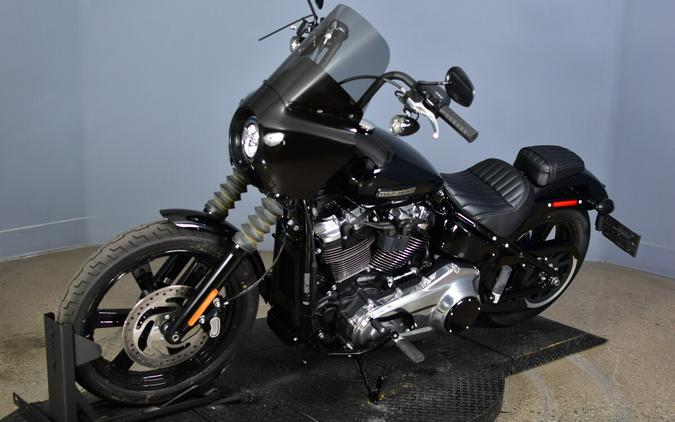 2026 Harley-Davidson Street Bob Vivid Black Chrome Laced Wheels