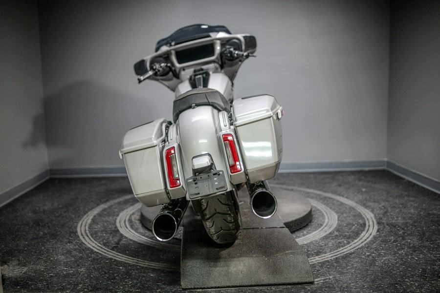 2023 CVO™ Street Glide® (FLHXSE)