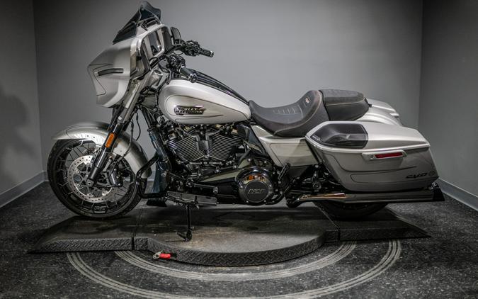 2023 CVO™ Street Glide® (FLHXSE)