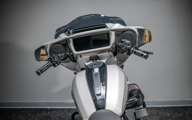 2023 CVO™ Street Glide® (FLHXSE)