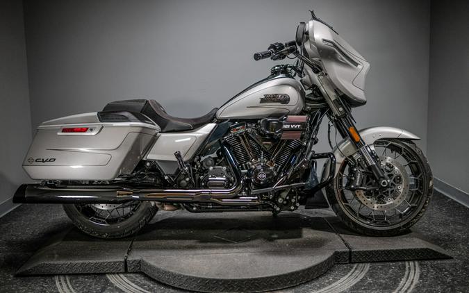 2023 CVO™ Street Glide® (FLHXSE)