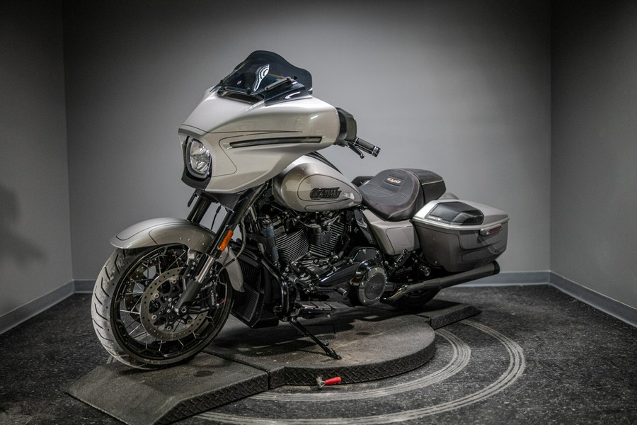 2023 CVO™ Street Glide® (FLHXSE)