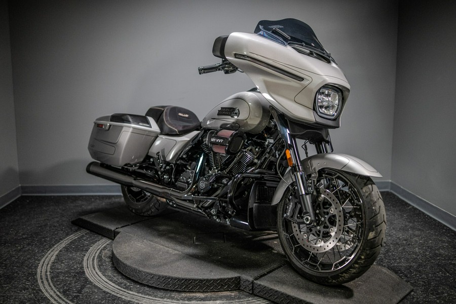 2023 CVO™ Street Glide® (FLHXSE)