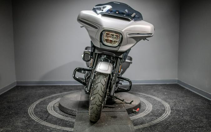 2023 CVO™ Street Glide® (FLHXSE)