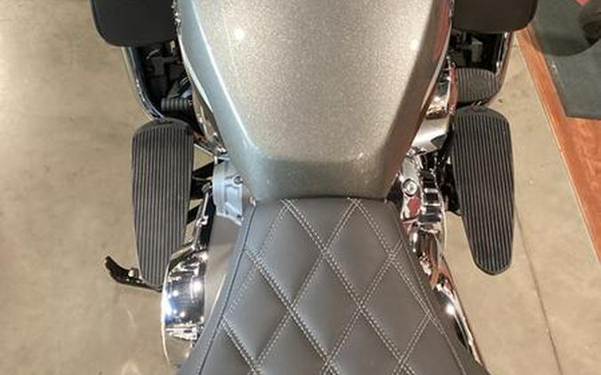 2024 Indian Motorcycle® Pursuit® Limited Titanium/Black Metallic