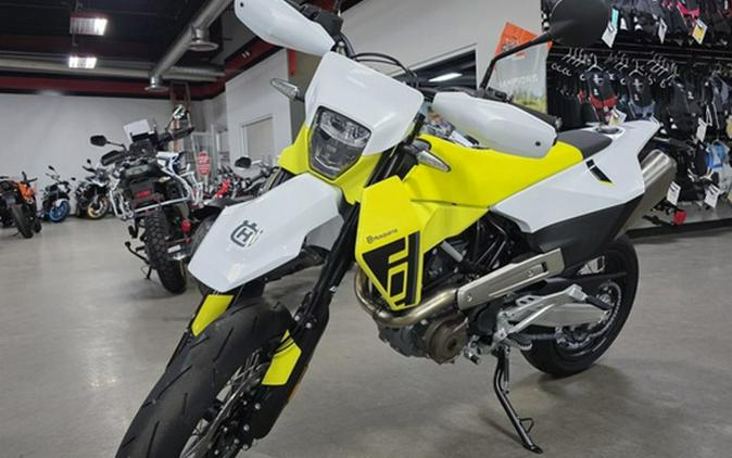 2026 Husqvarna Supermoto 701