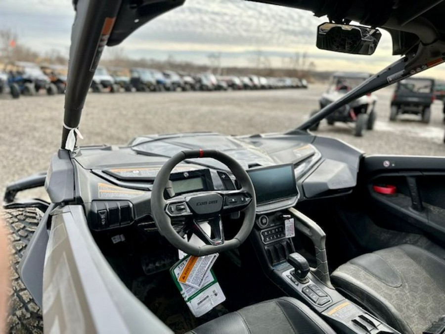 2026 Can-Am Maverick R X rs With SMART-SHOX