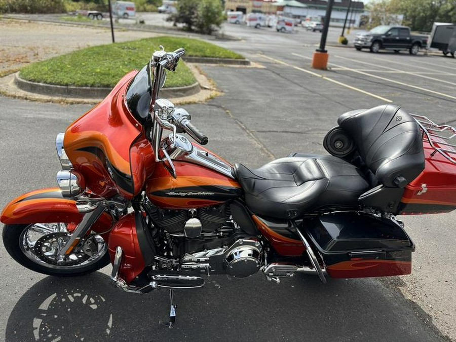 2013 Harley-Davidson® FLHTCUSE8 - CVO™ Ultra Classic® Electra Glide®