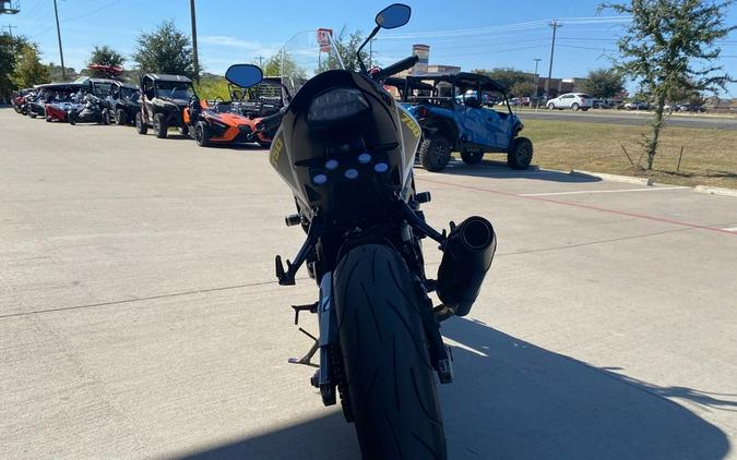 2021 Suzuki GSX-S750ZAM1