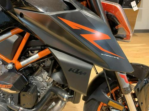 Comparison Ride Review: 2017 Aprilia Tuono V4 1100 vs. 2017 KTM Super Duke 1290 R