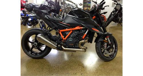 Video: Watch our 2020 KTM 1290 Super Duke R...