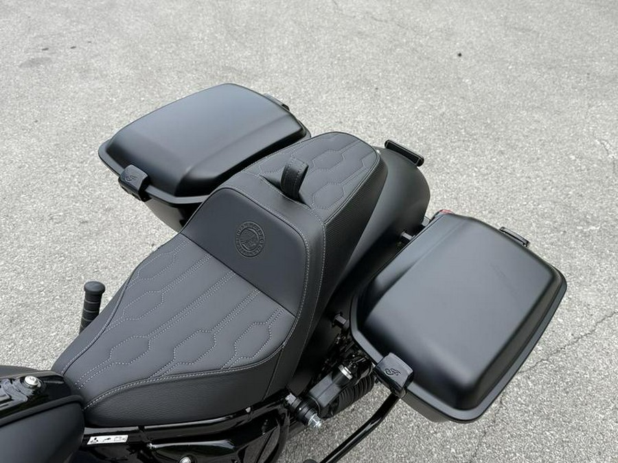 2025 Indian Motorcycle® Sport Chief RT Black Smoke