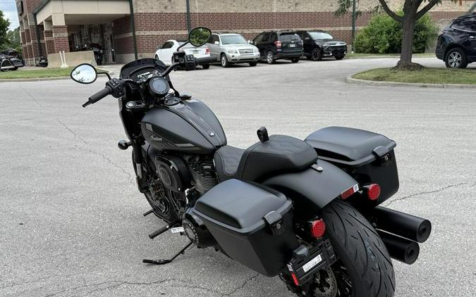 2025 Indian Motorcycle® Sport Chief RT Black Smoke