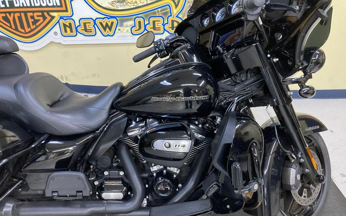 2020 Harley-Davidson® Ultra Limited – Black Option Vivid Black - Black Finish FLHTK