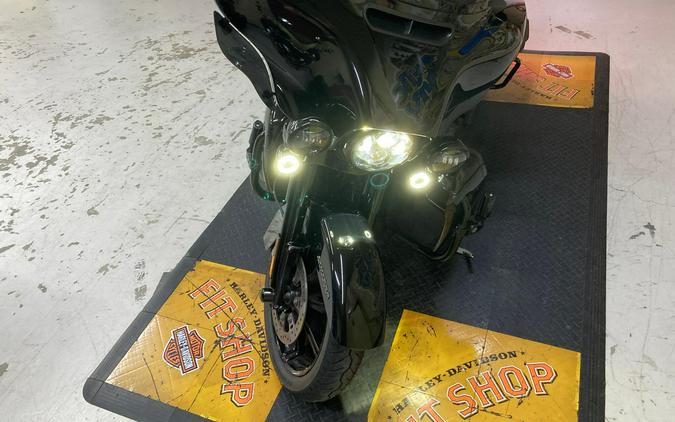 2020 Harley-Davidson® Ultra Limited – Black Option Vivid Black - Black Finish FLHTK