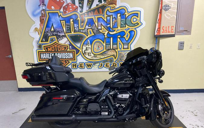 2020 Harley-Davidson® Ultra Limited – Black Option Vivid Black - Black Finish FLHTK