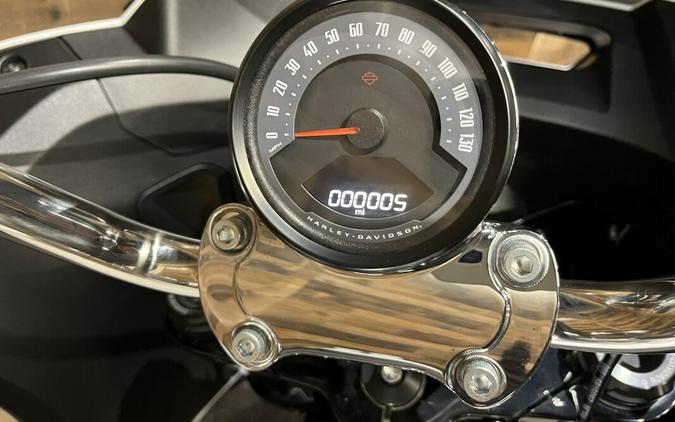 2026 Harley-Davidson® Low Rider® ST White Onyx Pearl - Chrome FXLRS