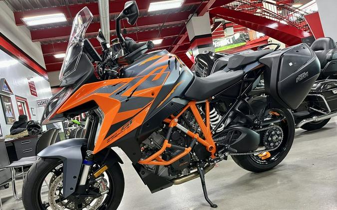 2023 KTM 1290 Super Duke GT