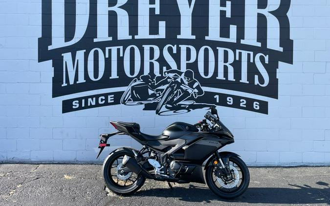 2025 Yamaha YZFR3 R3