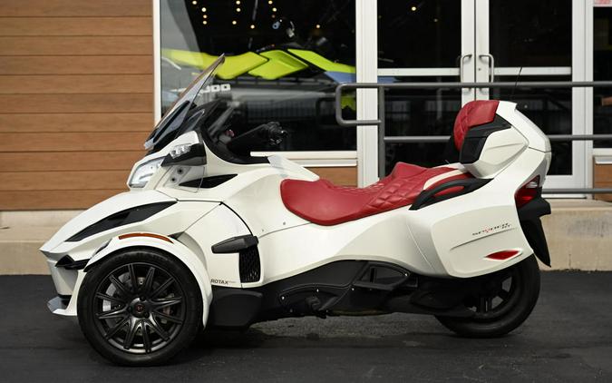 2019 Can-Am® Spyder® RT Limited Dark