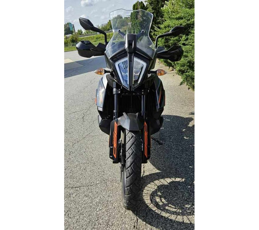 2022 KTM Adventure 890