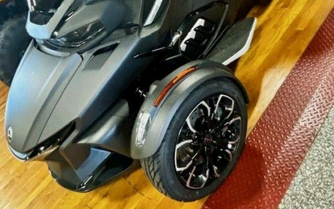 2024 Can-Am® Spyder RT Limited Dark Wheels