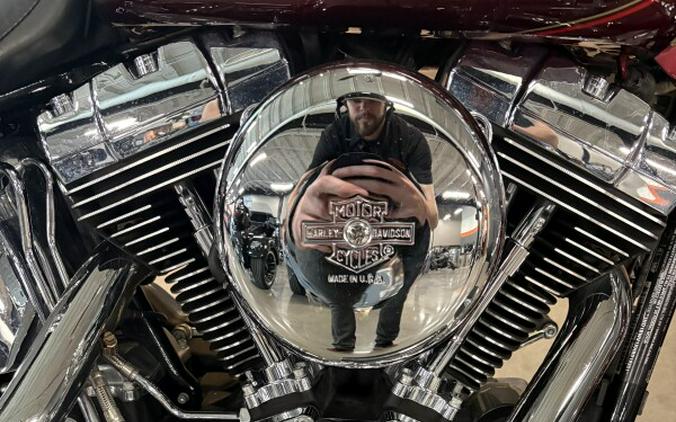 2017 Harley-Davidson® Heritage Softail® Classic Two-Tone Mysterious Red Sunglo/Velocity Red Sunglo