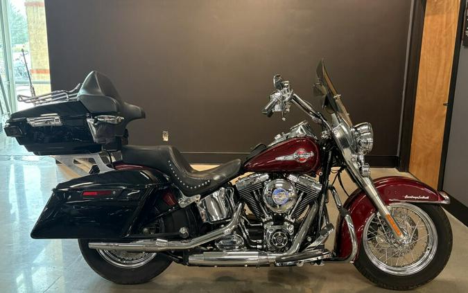 2017 Harley-Davidson® Heritage Softail® Classic Two-Tone Mysterious Red Sunglo/Velocity Red Sunglo