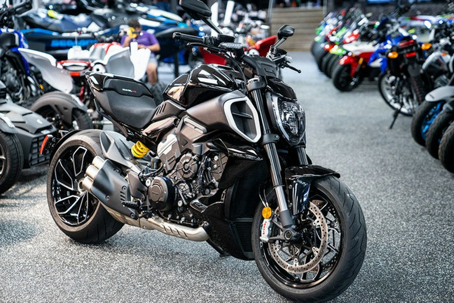 2024 Ducati Diavel V4 Black