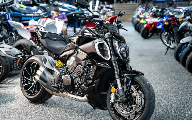 2024 Ducati Diavel V4 Black