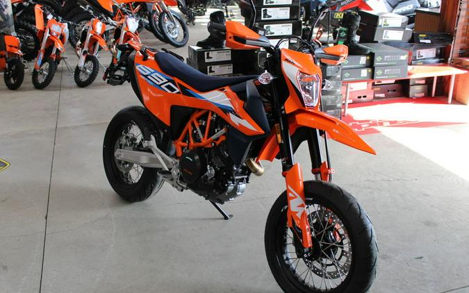 2024 KTM 690 SMC R