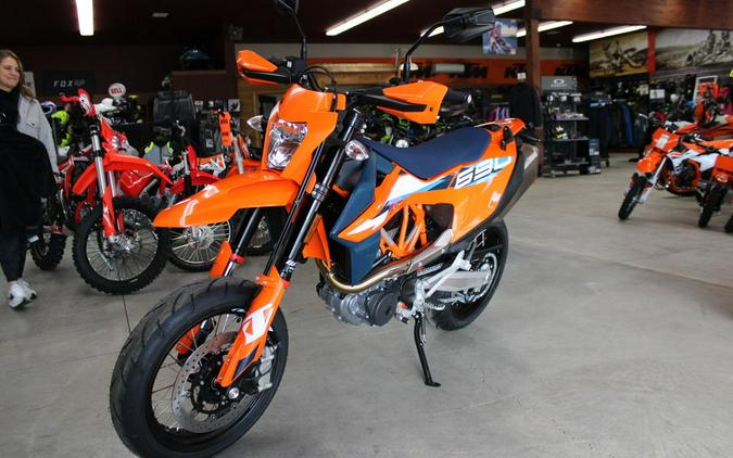 2024 KTM 690 SMC R