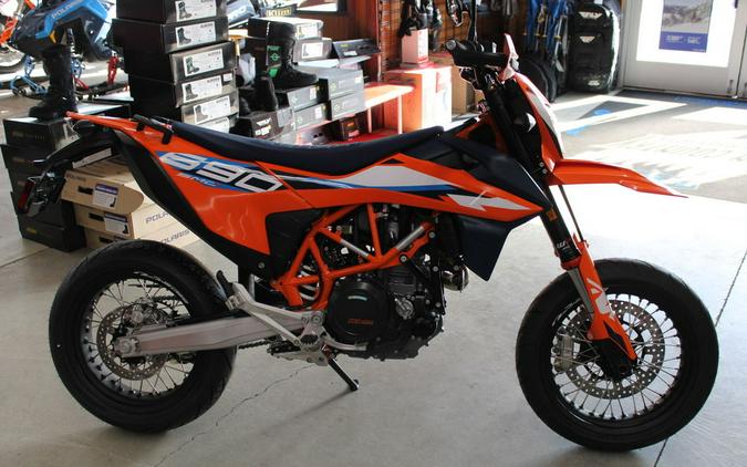 2024 KTM 690 SMC R