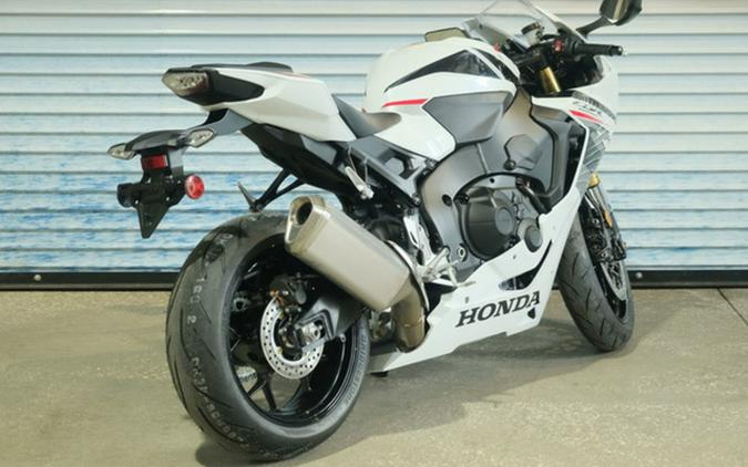 2027 Honda CBR10RRV