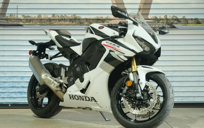 2027 Honda CBR10RRV