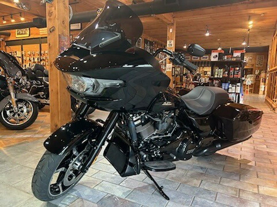 2024 Harley-Davidson Road Glide™ Vivid Black - Black Finish