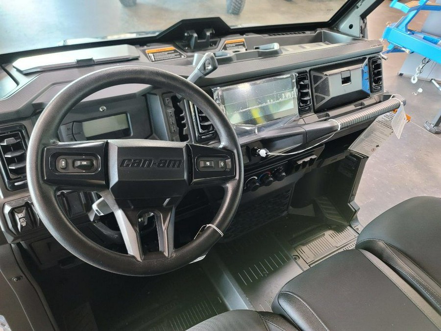 2026 Can-Am® Defender MAX XT CAB HD11 With 10.25 in.display