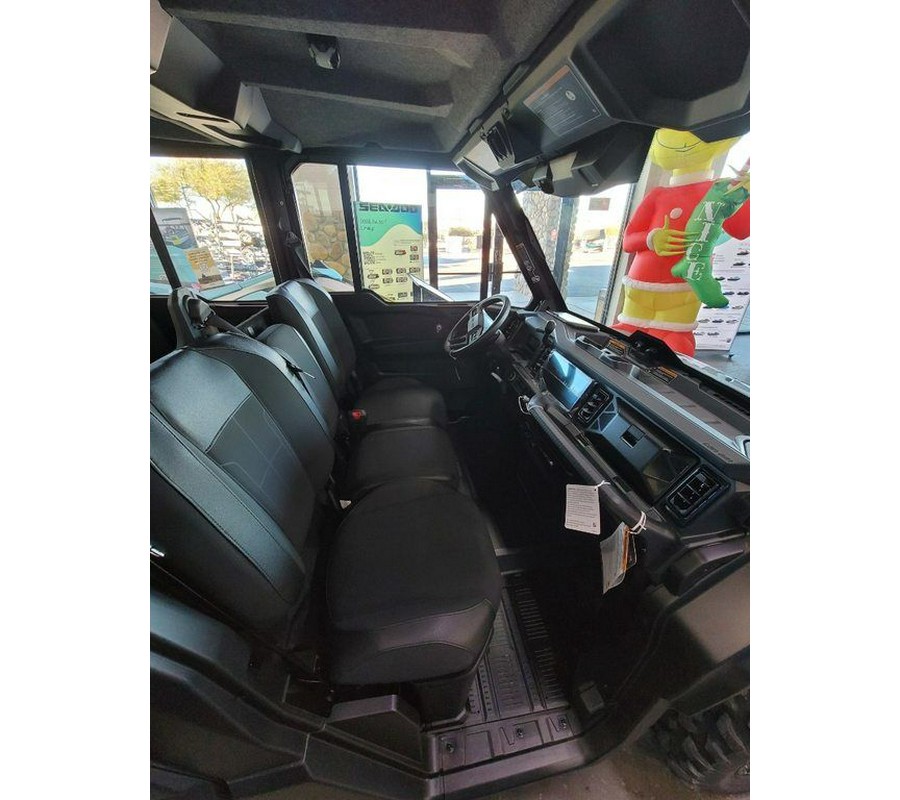 2026 Can-Am® Defender MAX XT CAB HD11 With 10.25 in.display