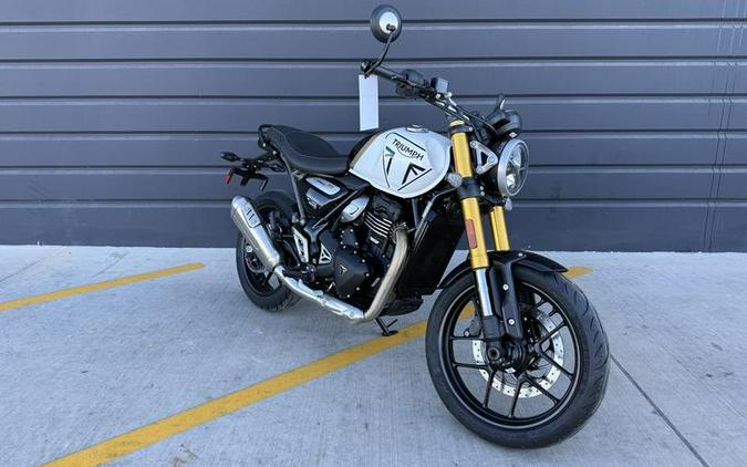 2026 Triumph Speed 400 Pearl Metallic White/Phantom Black